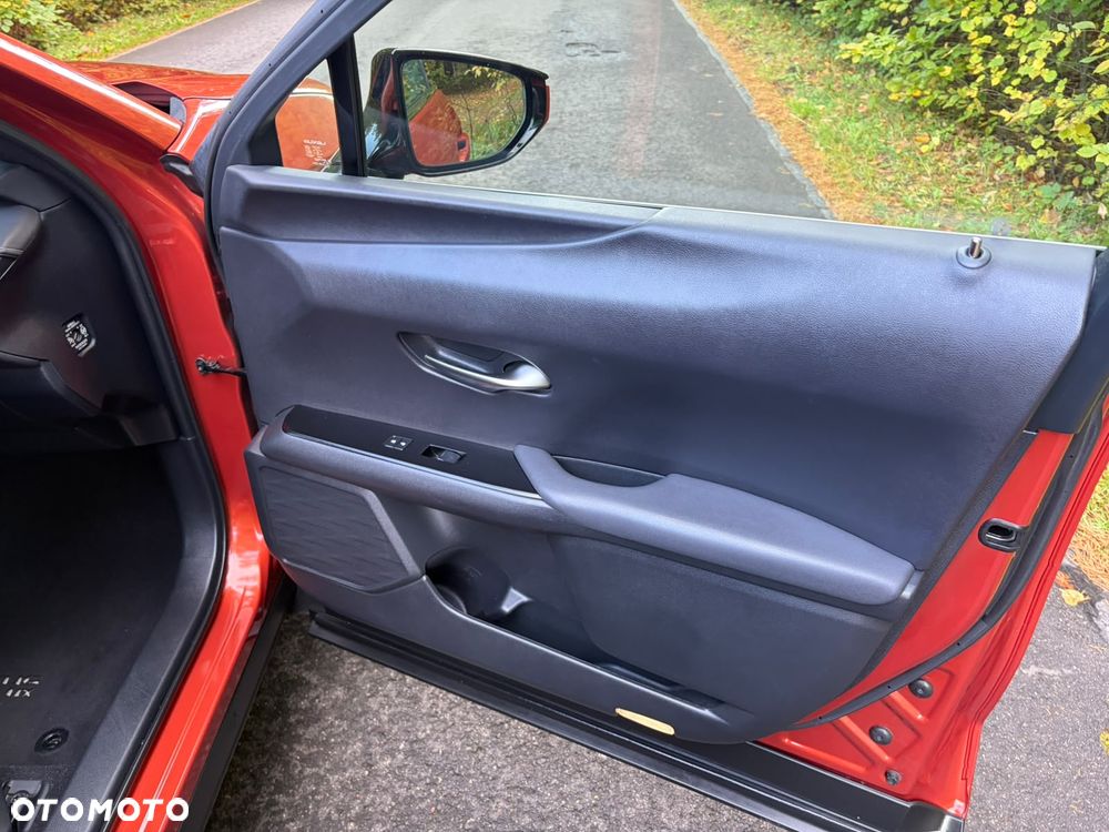 Lexus UX - 32