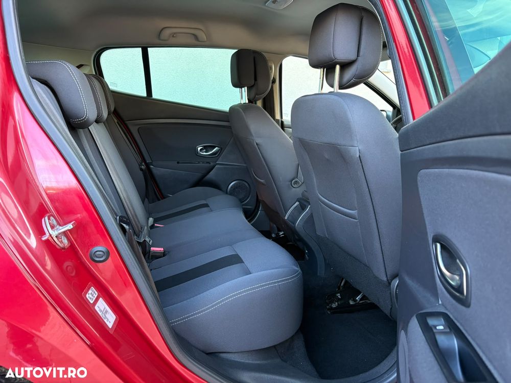 Renault Megane dCi 110 FAP EDC Paris - 7