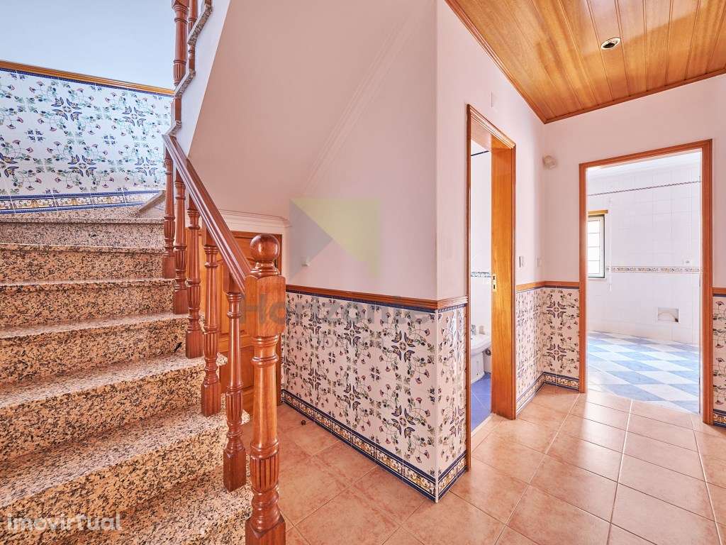 Moradia T4 com Excelente Localização - Grande imagem: 3/28