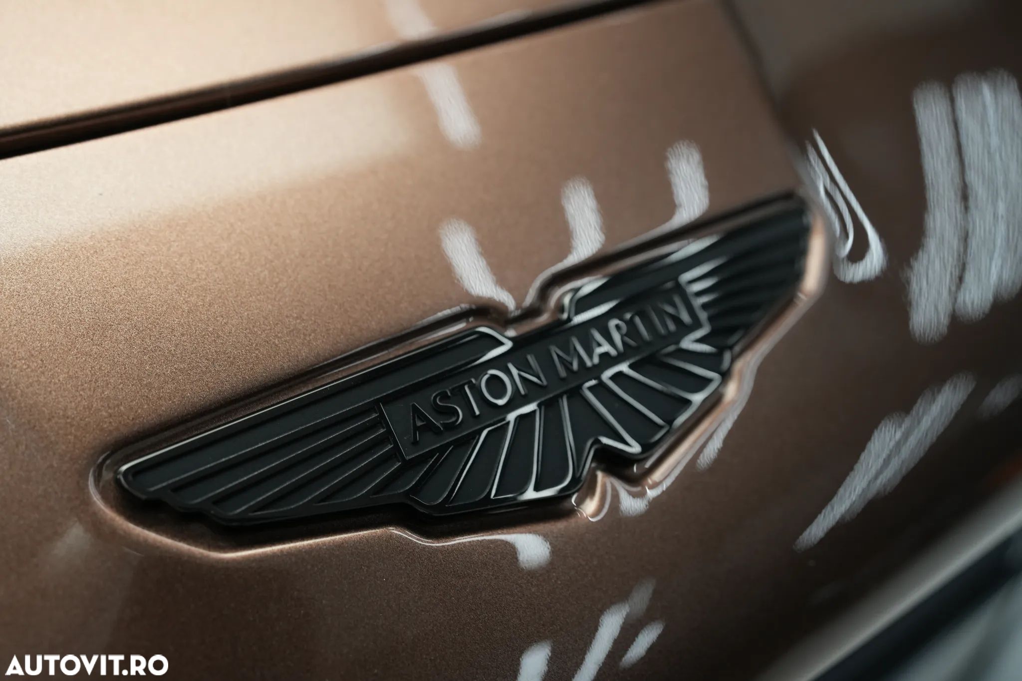 Aston Martin Vanquish - 4