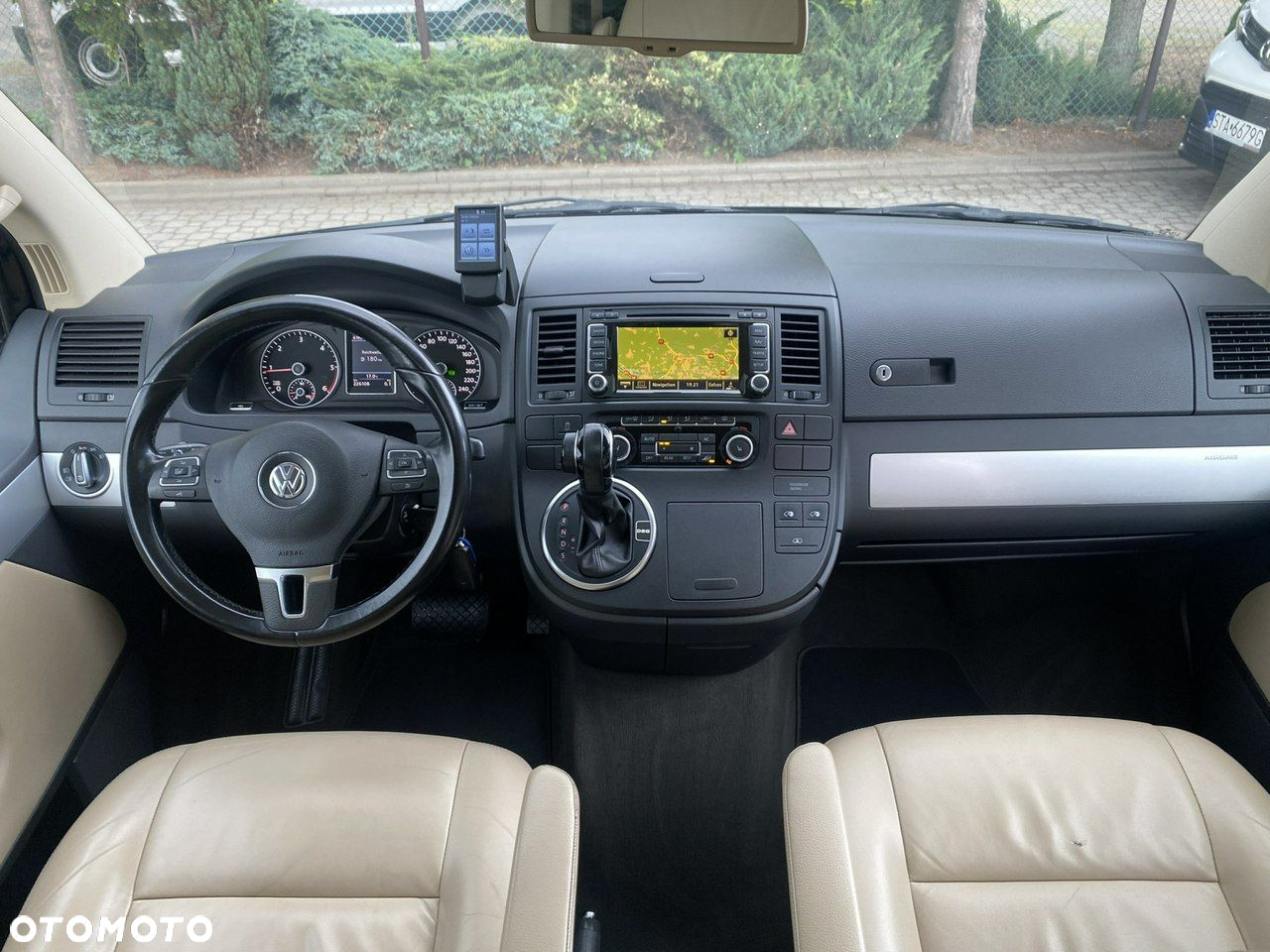 Volkswagen Multivan - 12