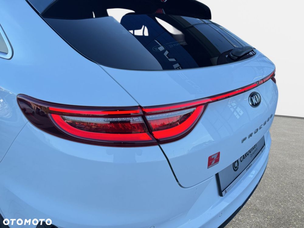 Kia ProCeed 1.6 T-GDI GT DCT - 11