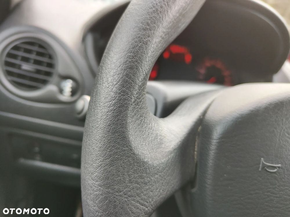 Renault Clio 1.2 16V 75 Expression - 19