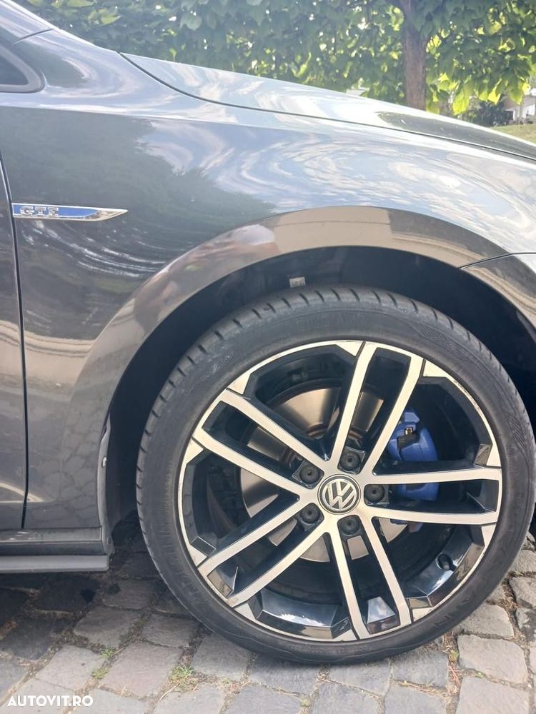 Volkswagen Golf - 14