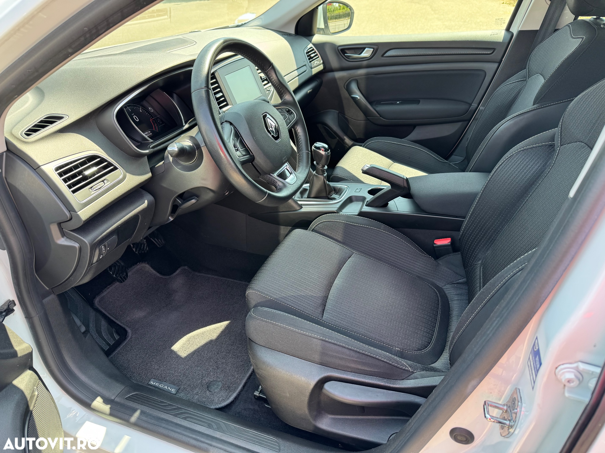 Renault Megane BLUE dCi 115 BUSINESS EDITION - 28