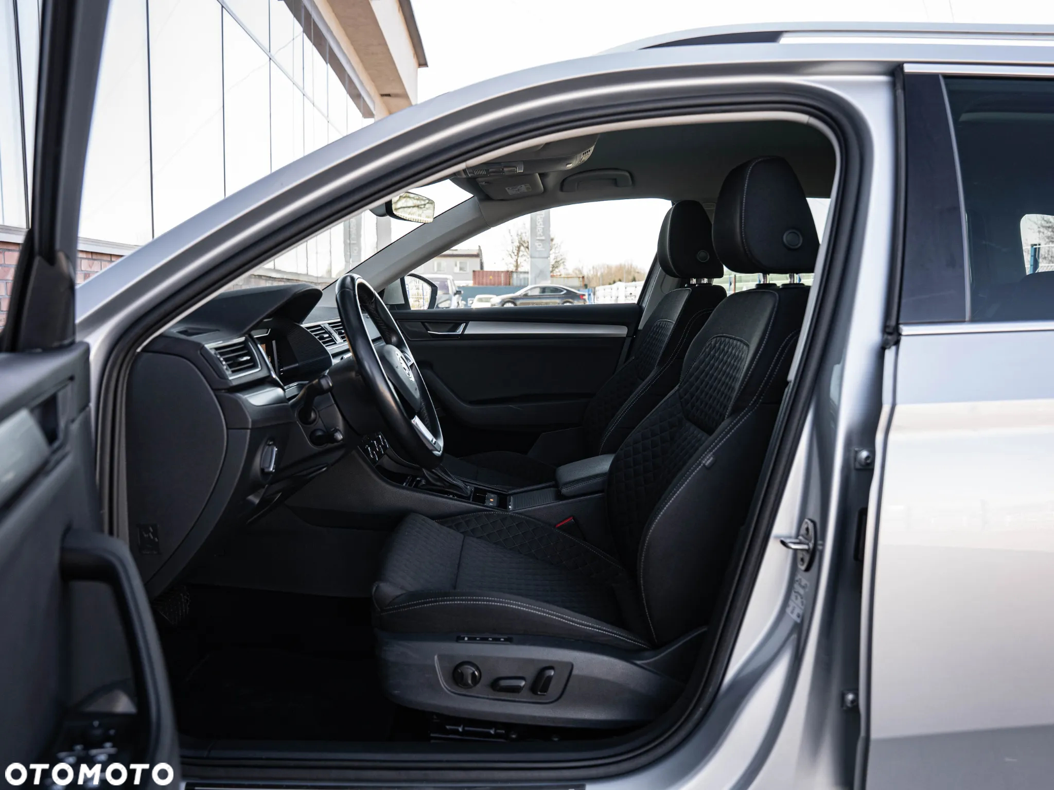 Skoda Superb 2.0 TDI DSG Premium Edition - 23