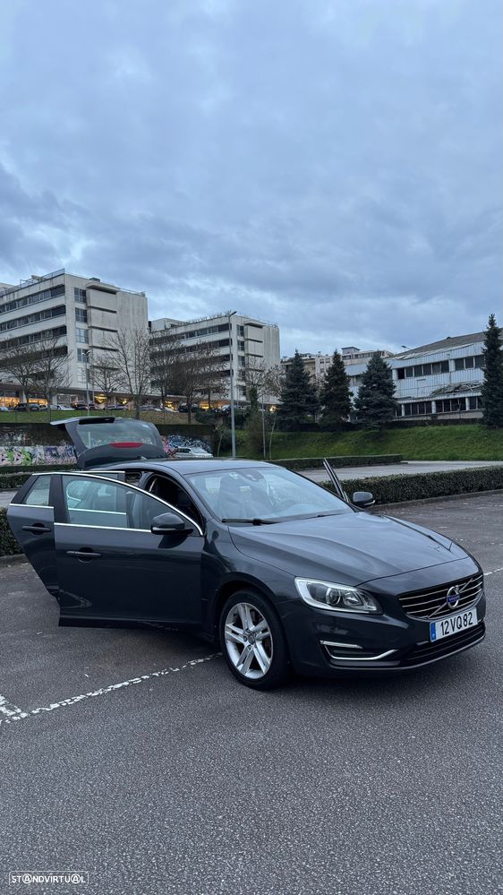 Volvo V60 D6 Plug-In-Hybrid AWD Geartronic Momentum - 1