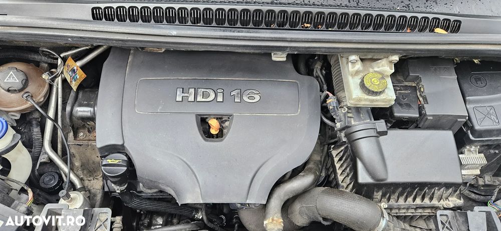 Peugeot 5008 2.0 HDI FAP Active - 16