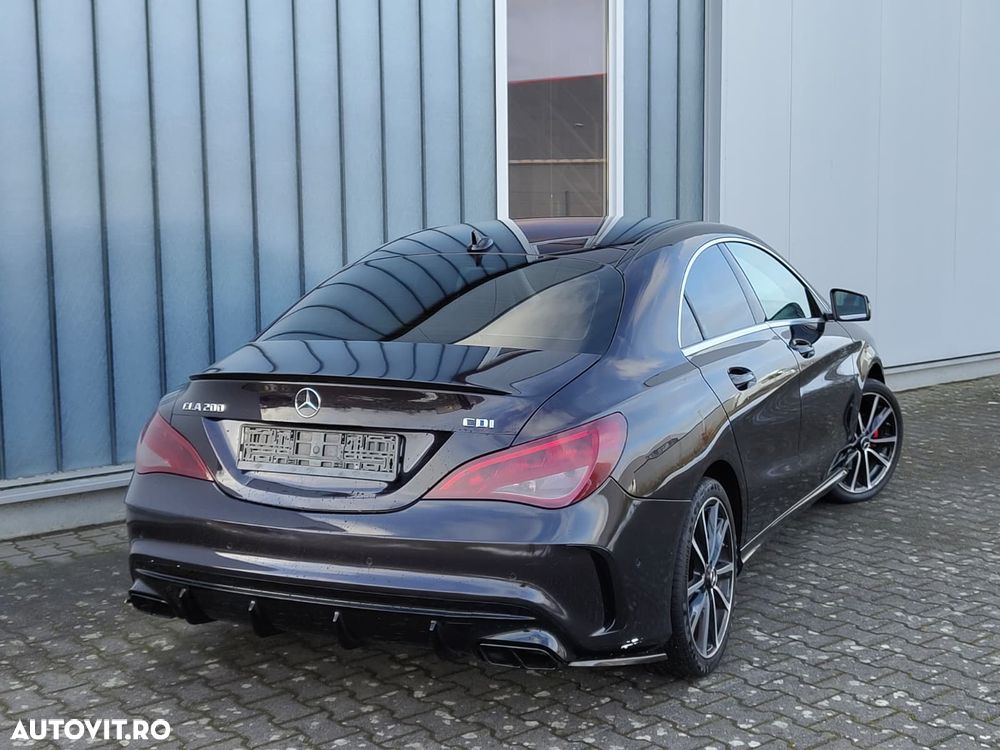 Mercedes-Benz CLA d Shooting Brake 7G-DCT AMG Line - 13