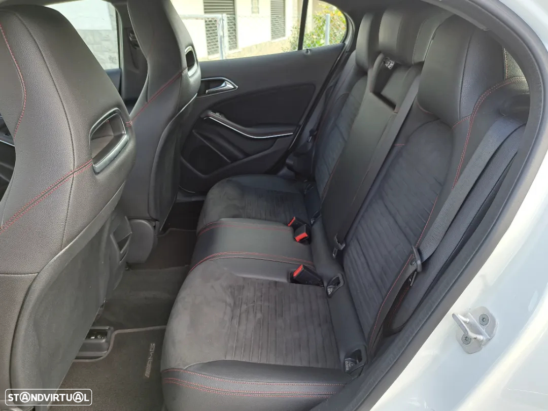 Mercedes-Benz GLA 180 d AMG Line - 14