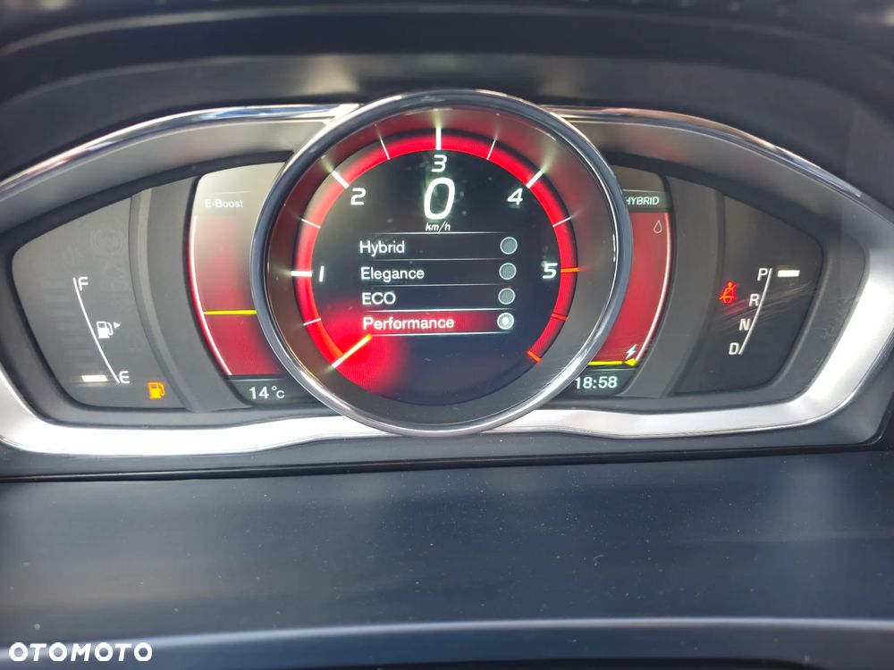 Volvo V60 D6 AWD Plug-in Hybrid Momentum - 21