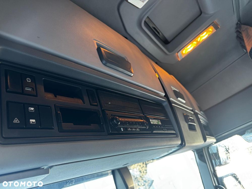 Renault T440 Sleeper Cab - 11