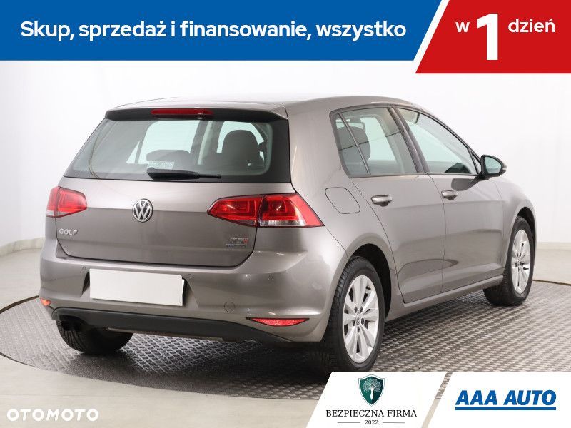Volkswagen Golf - 6