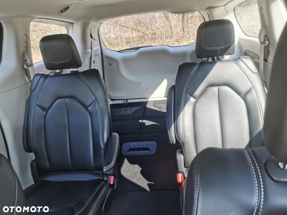 Chrysler Pacifica - 18