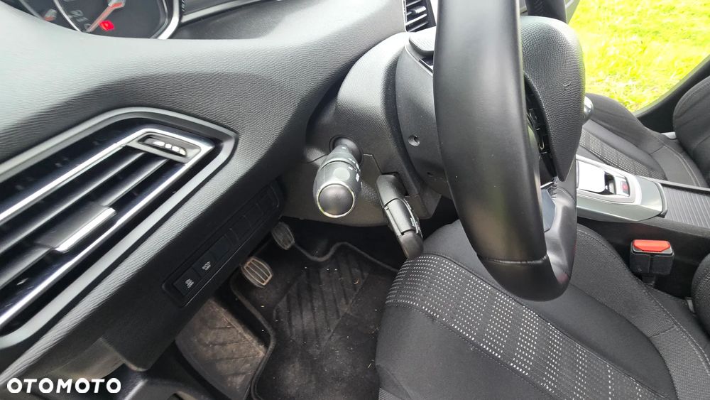 Peugeot 308 1.6 BlueHDi Allure S&S - 28