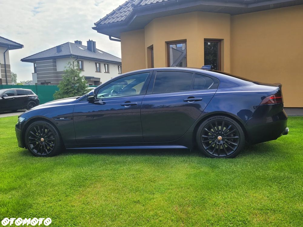 Jaguar XE 2.0 T R-Sport - 12