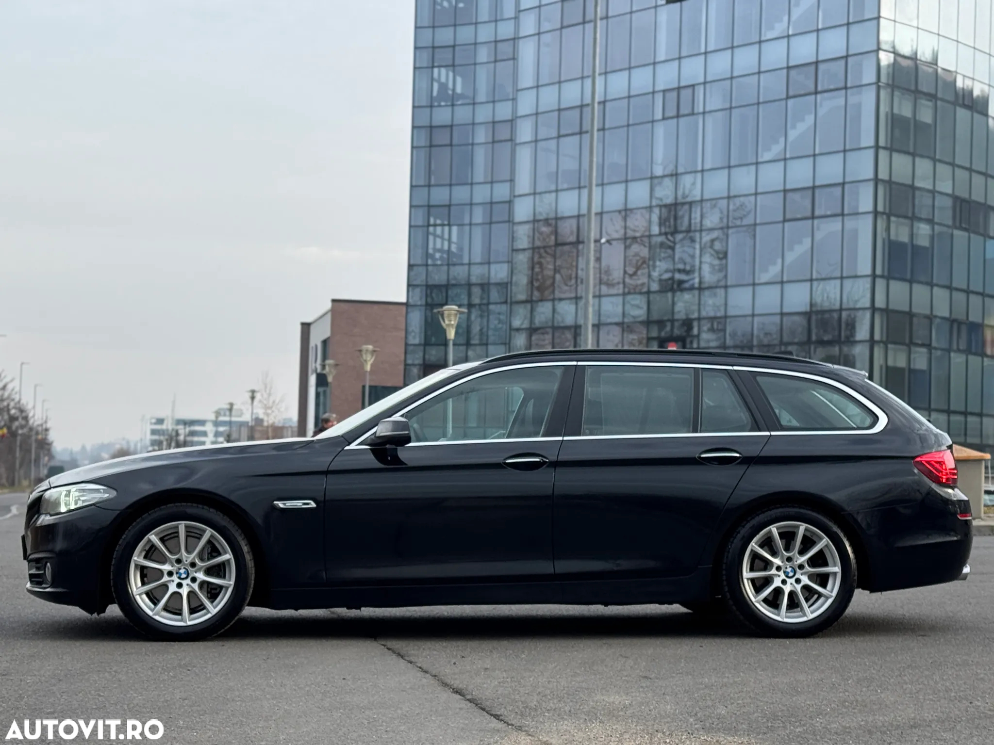 BMW Seria 5 525d Touring Aut. Luxury Line - 9