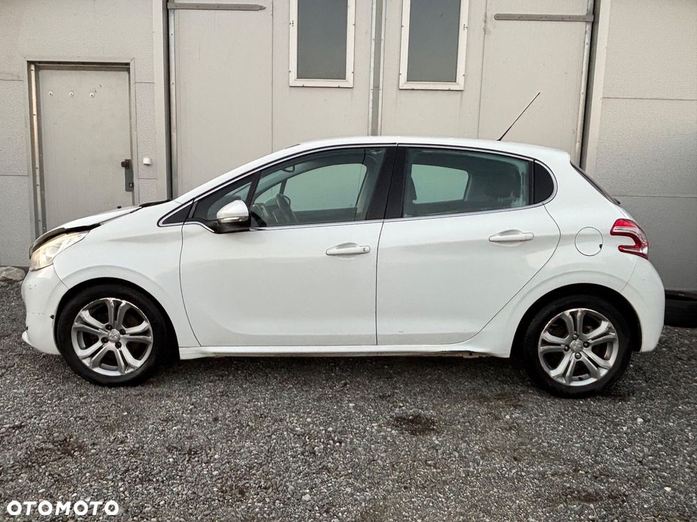 Peugeot 208 - 5