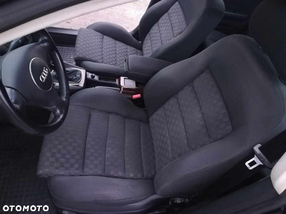 Audi A6 Avant 2.4 - 28