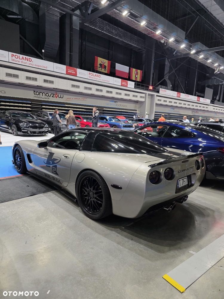 Chevrolet Corvette - 22