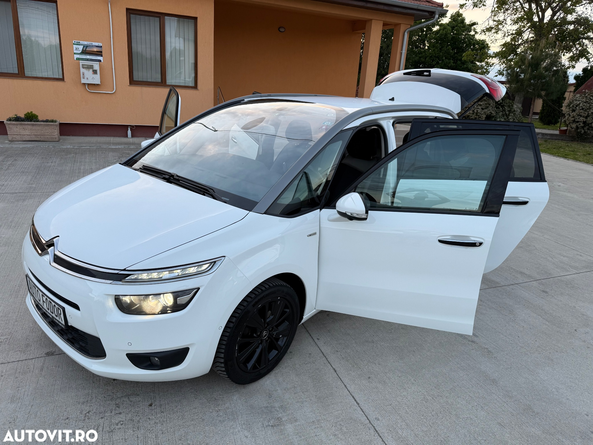 Citroën C4 Grand Picasso e-HDi 115 ETG6 Exclusive - 35