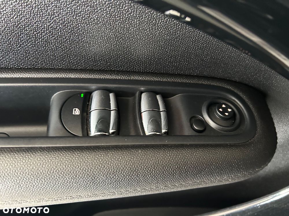 MINI Countryman One D Blackyard - 38