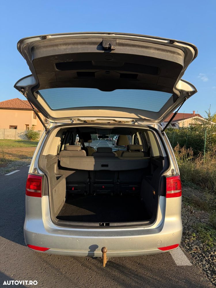 Volkswagen Touran - 20