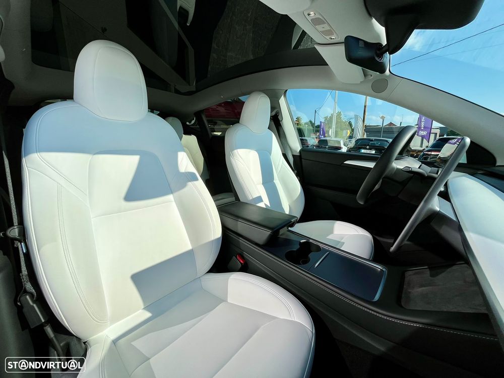 Tesla Model Y Standard - 14