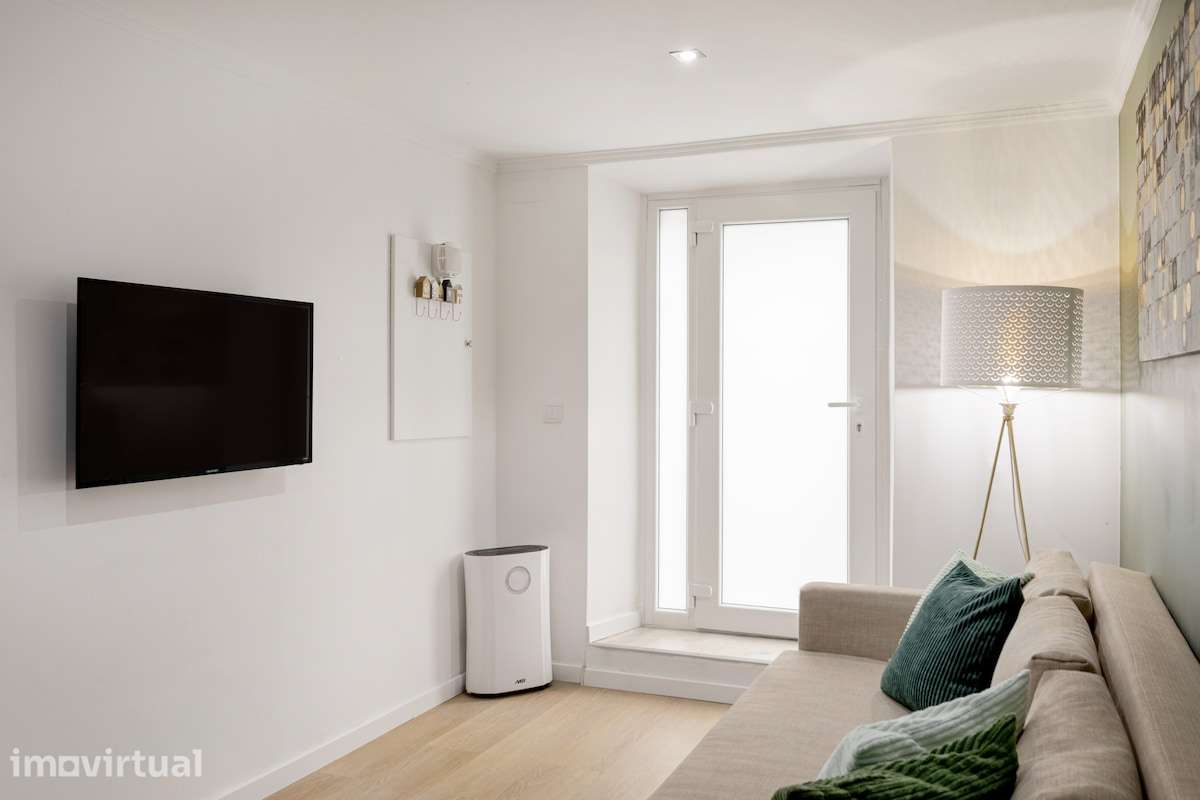 Apartamento T1 Renovado com Pátio Privativo | Alfama/Pantheon - Grande imagem: 4/24