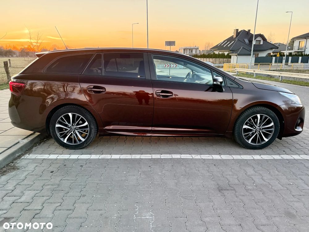 Toyota Avensis Touring Sports 1.8 Executive - 7