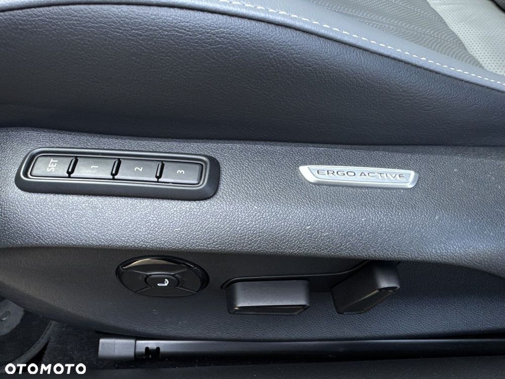 Volkswagen Passat Variant 2.0 TDI EVO Elegance DSG - 10