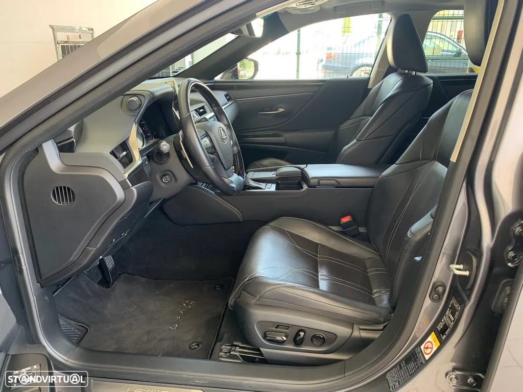 Lexus ES 300h Executive+ - 18