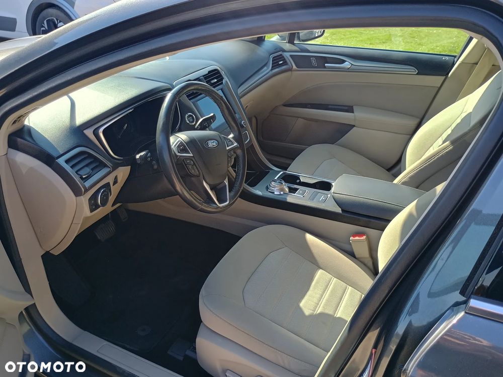 Ford Fusion - 16