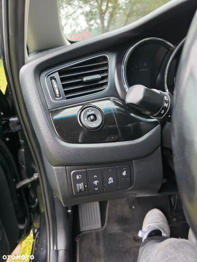 Kia Ceed 1.6 GDI Dream Team Edition - 9