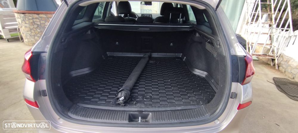 Hyundai i30 SW 1.6 CRDi Style+Navi - 11