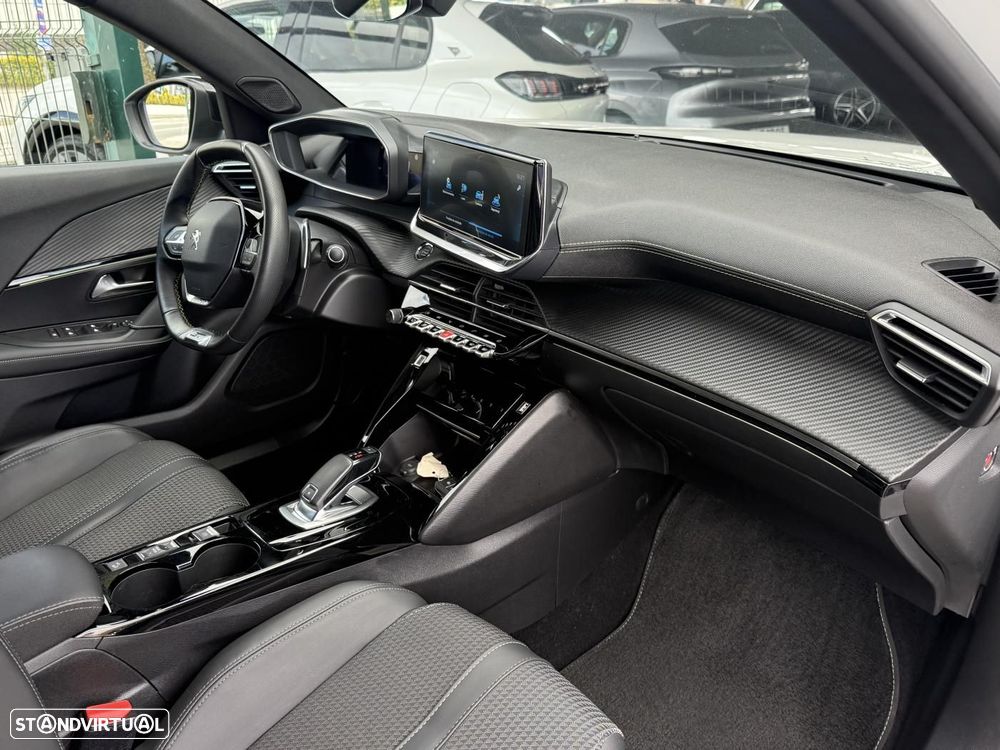 Peugeot 2008 1.2 PureTech GT EAT8 - 41
