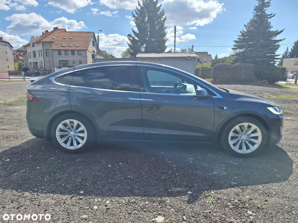 Tesla Model X - 6