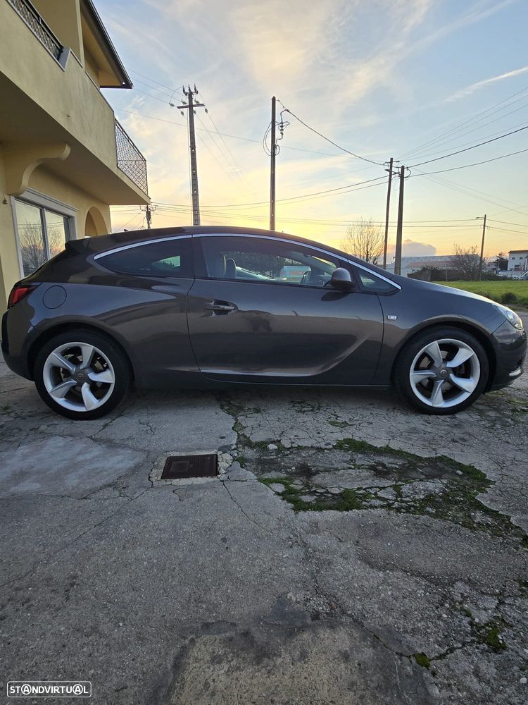 Opel Astra Gtc 2014 photo 2