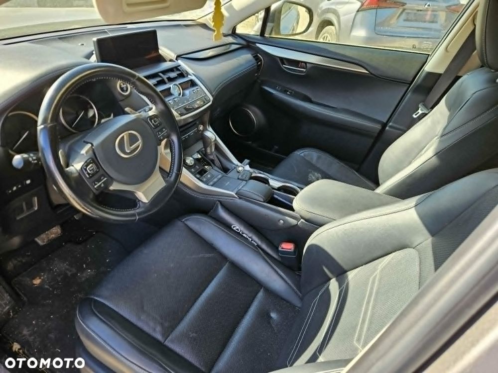 Lexus NX 300h - 11