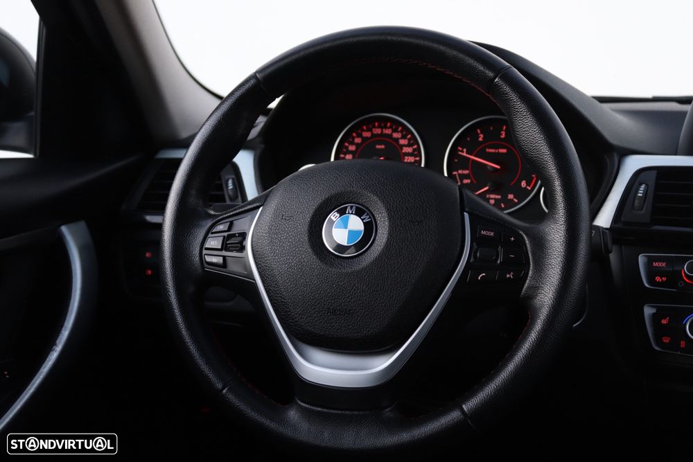 BMW 318 d Touring xDrive Line Sport - 34