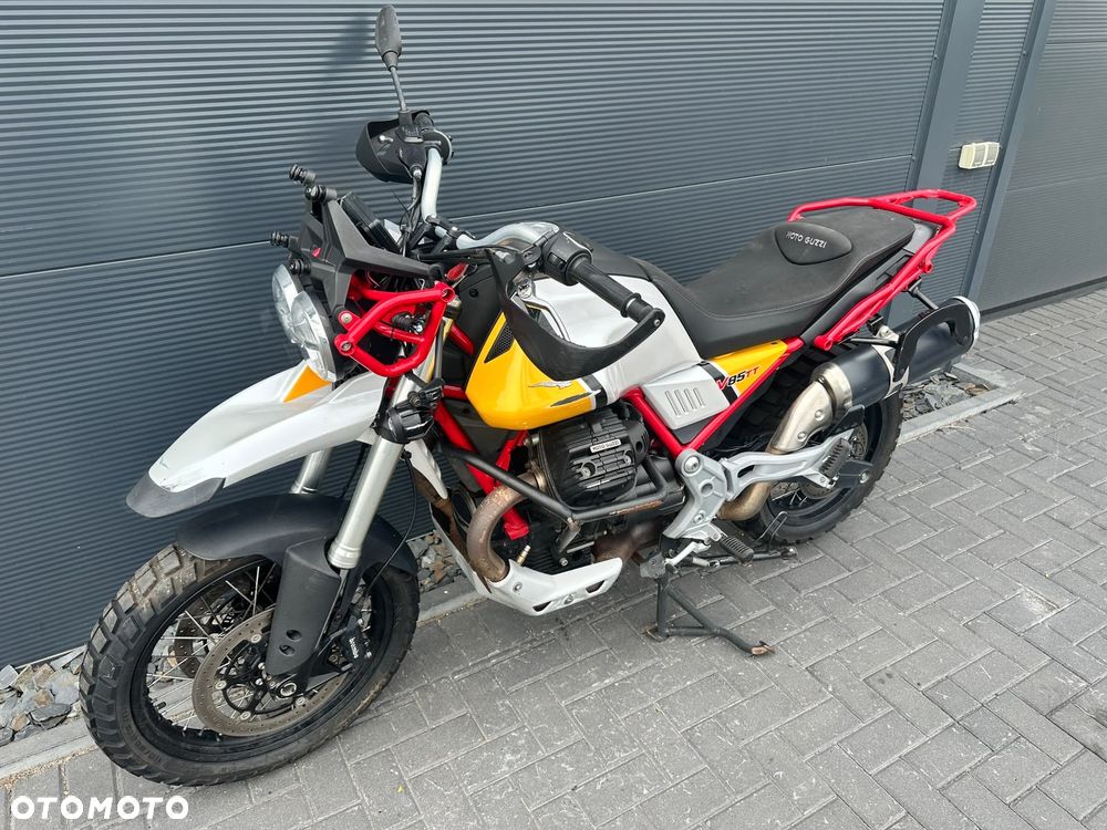 Moto Guzzi V85 - 1