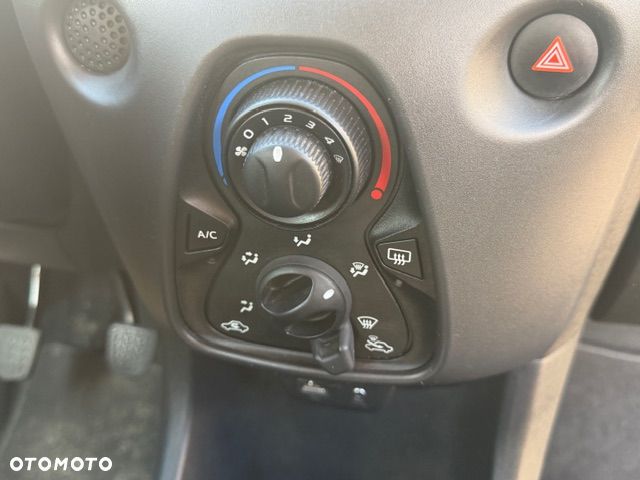 Toyota Aygo x - 17