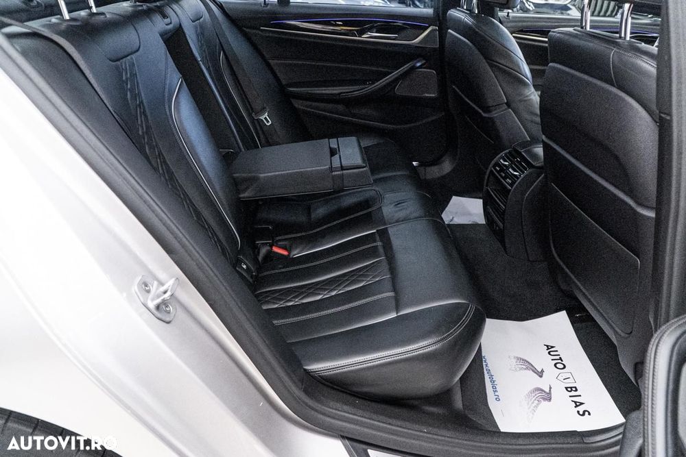 BMW Seria 5 530i Aut. Sport Line - 9