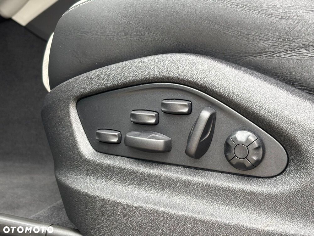 Porsche Cayenne - 32