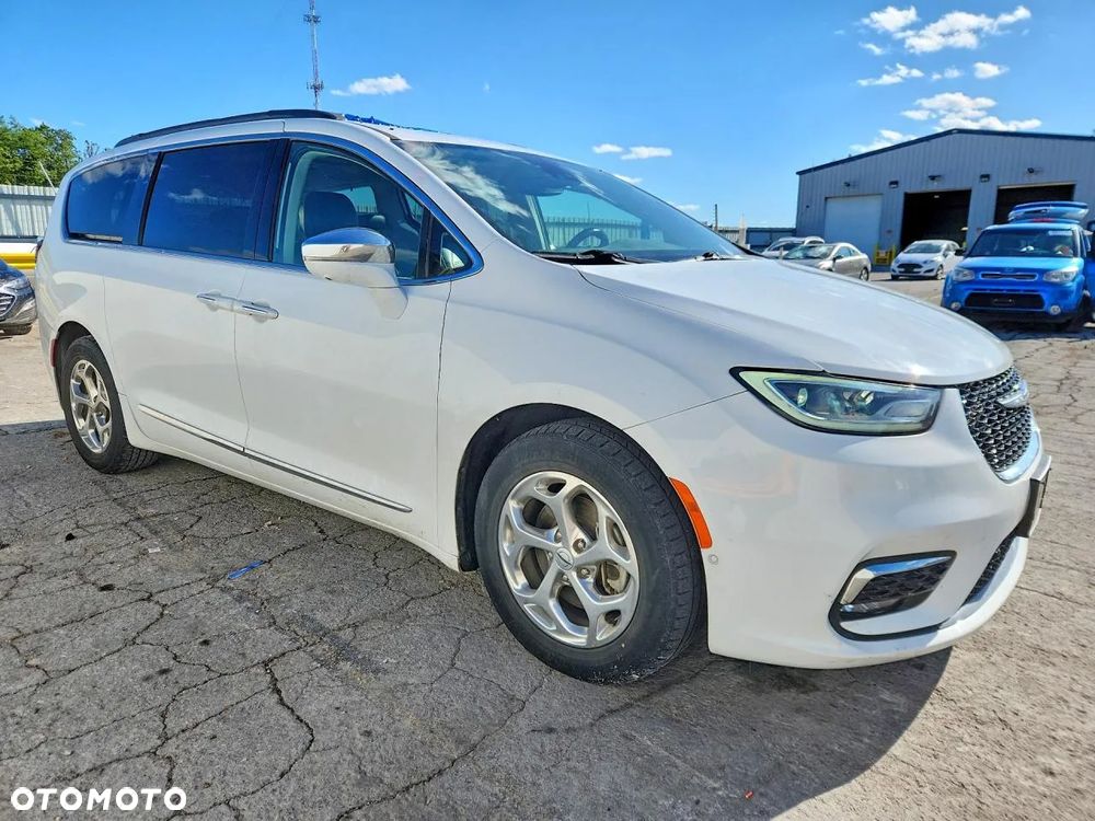 Chrysler Pacifica - 1