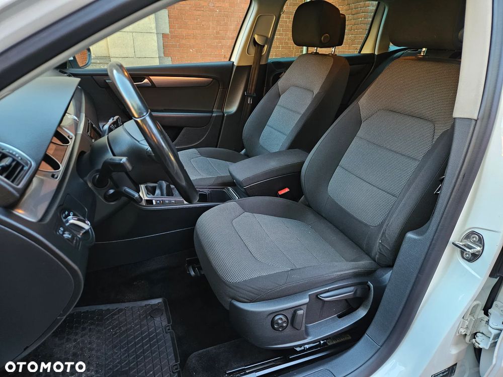 Volkswagen Passat - 18