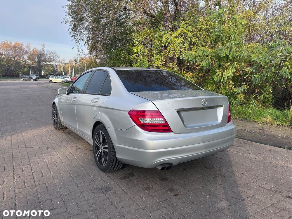 Mercedes-Benz Klasa C 180 T CDI Edition - 4
