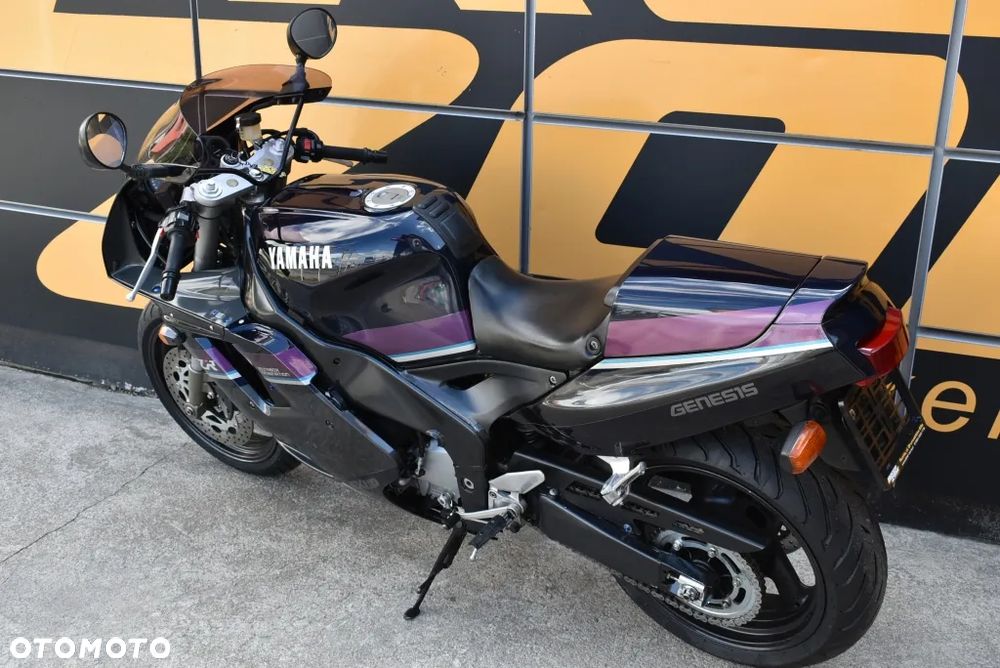 Yamaha FZR - 9