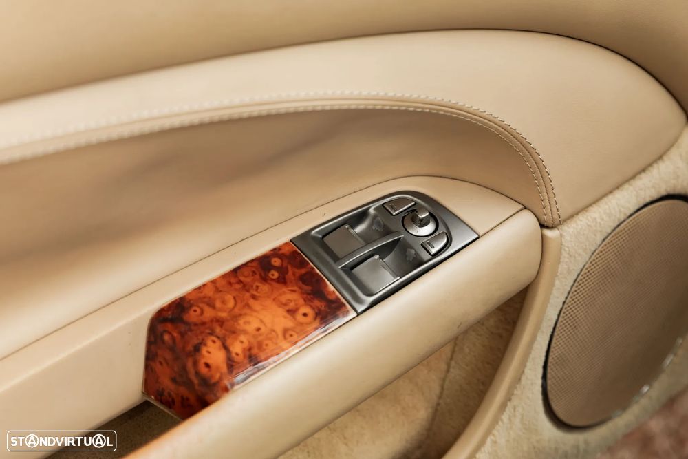 Jaguar XK XK8 Coupe - 13