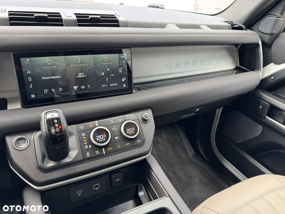 Land Rover Defender 110 P300 - 13